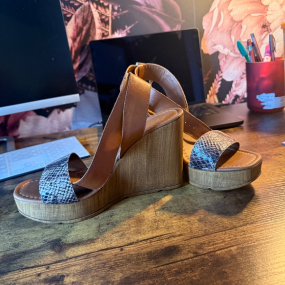 Intervalle Wedge Sandals - Picture 3 of 3